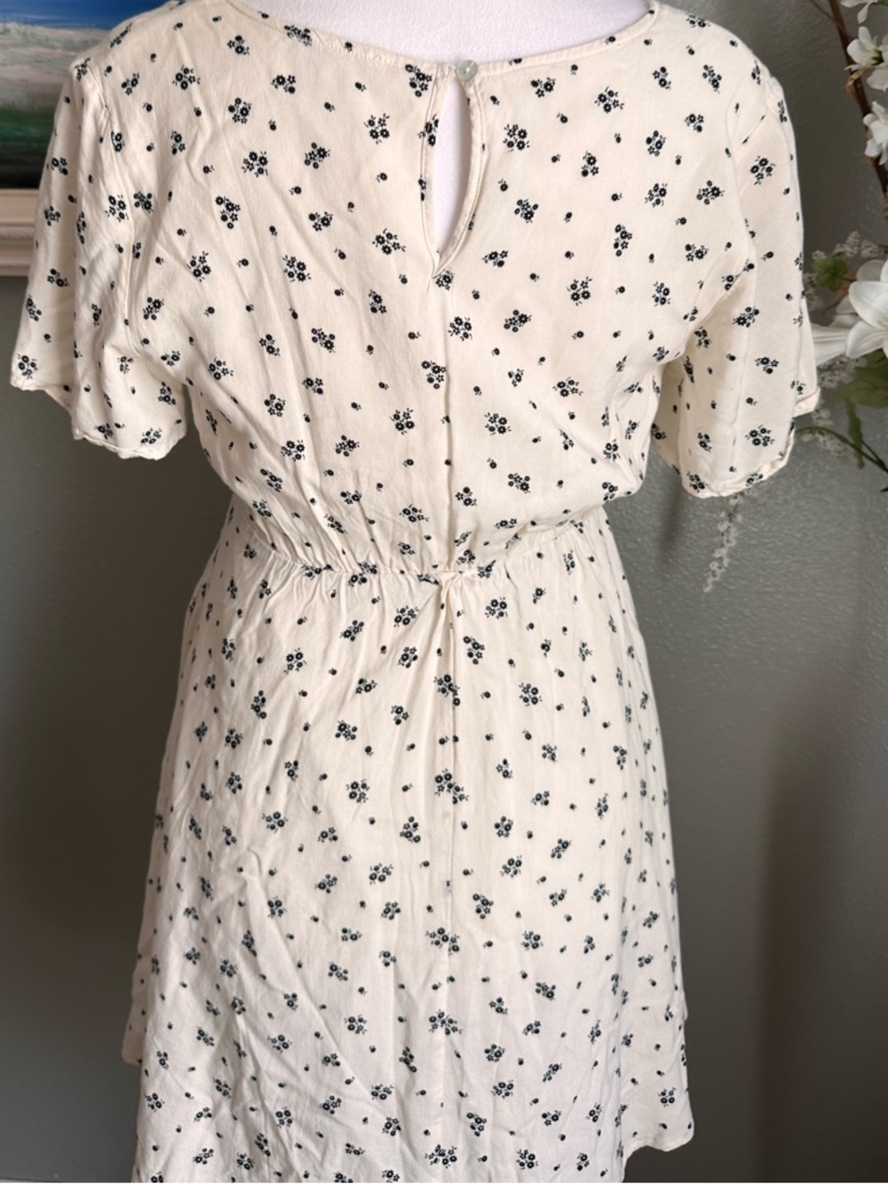 Camellia Women's Floral Short Sleeve Tie Side V-neck Mini Dress Size Small - Picture 5 of 17